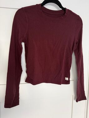 Vuori Long Sleeve Crew Top With Side Ruching in Burgundy